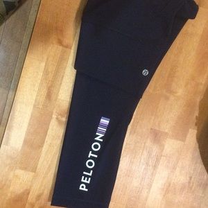 LN  Navy Lululemon Peloton Leggings Size 6